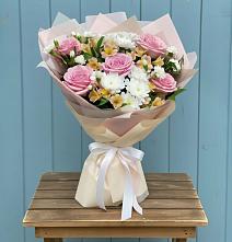 Букет цветов из:  Гвоздики, Орхидеи и Розы в Ачи-су