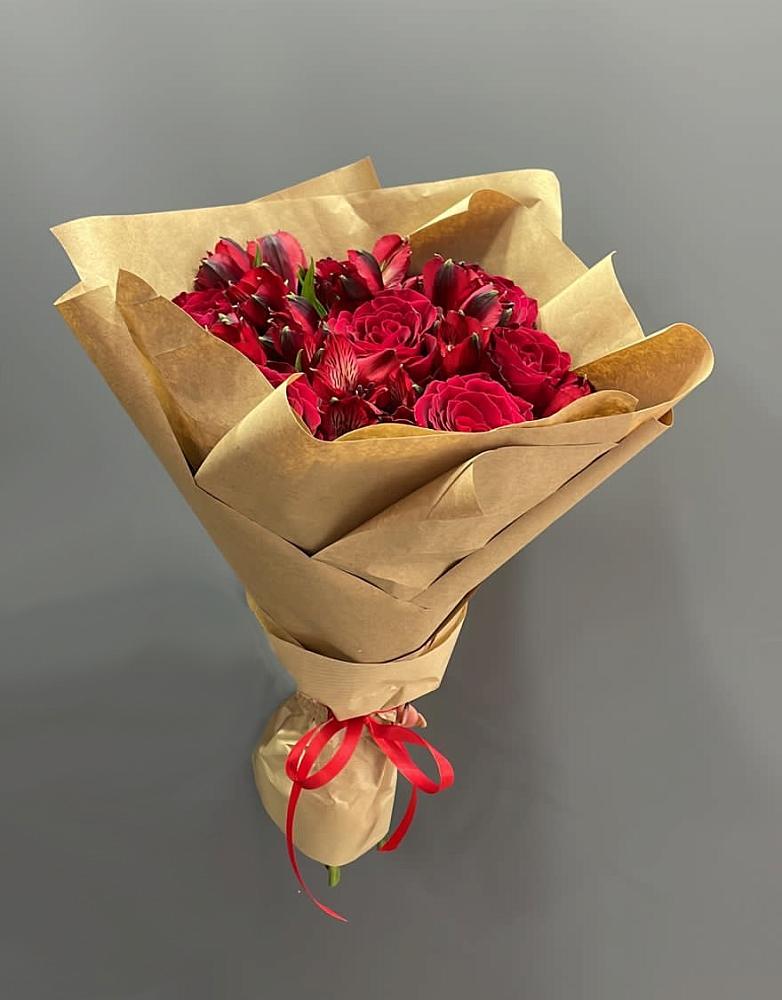 Букет цветов из: Альстромерии и Розы в Ачи-су