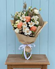 Букет цветов из:  Альстромерии, Лизиантусы, Розы и Хризантемы в Ачи-су