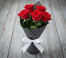 Букет 5 Красных роз Эдлесс Лав в Ачи-су