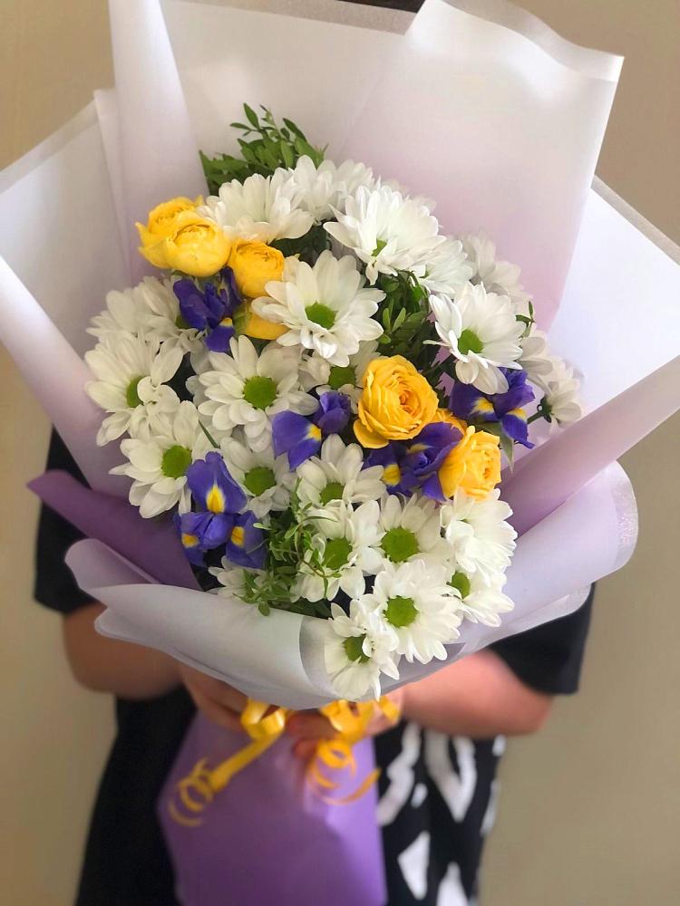 Букет цветов из: Ирисы, Хризантемы и Розы в Ачи-су
