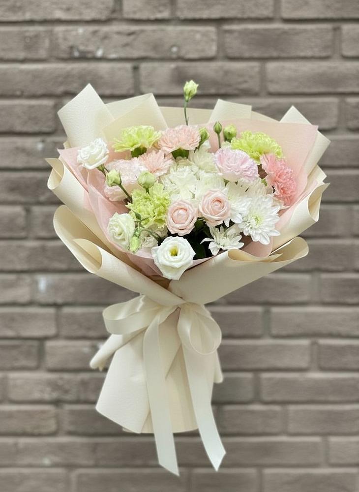 Букет цветов из: Гвоздики, Розы, Лизиантусы и Хризантемы в Ачи-су