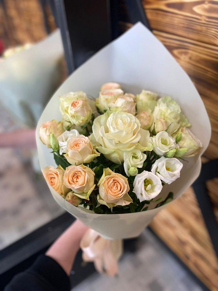 Букет цветов из: Розы и Лизиантусы в Ачи-су